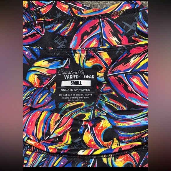 CVG Tropic Like It’s Hot Capri Leggings. Like new! Worn once. - Picture 2 of 2